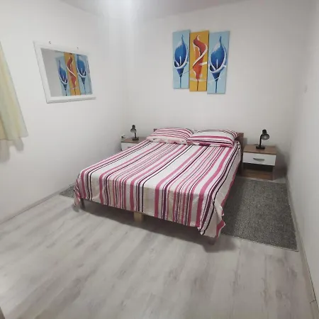 Апартаменты Apartman Stefanija Vinkuran *